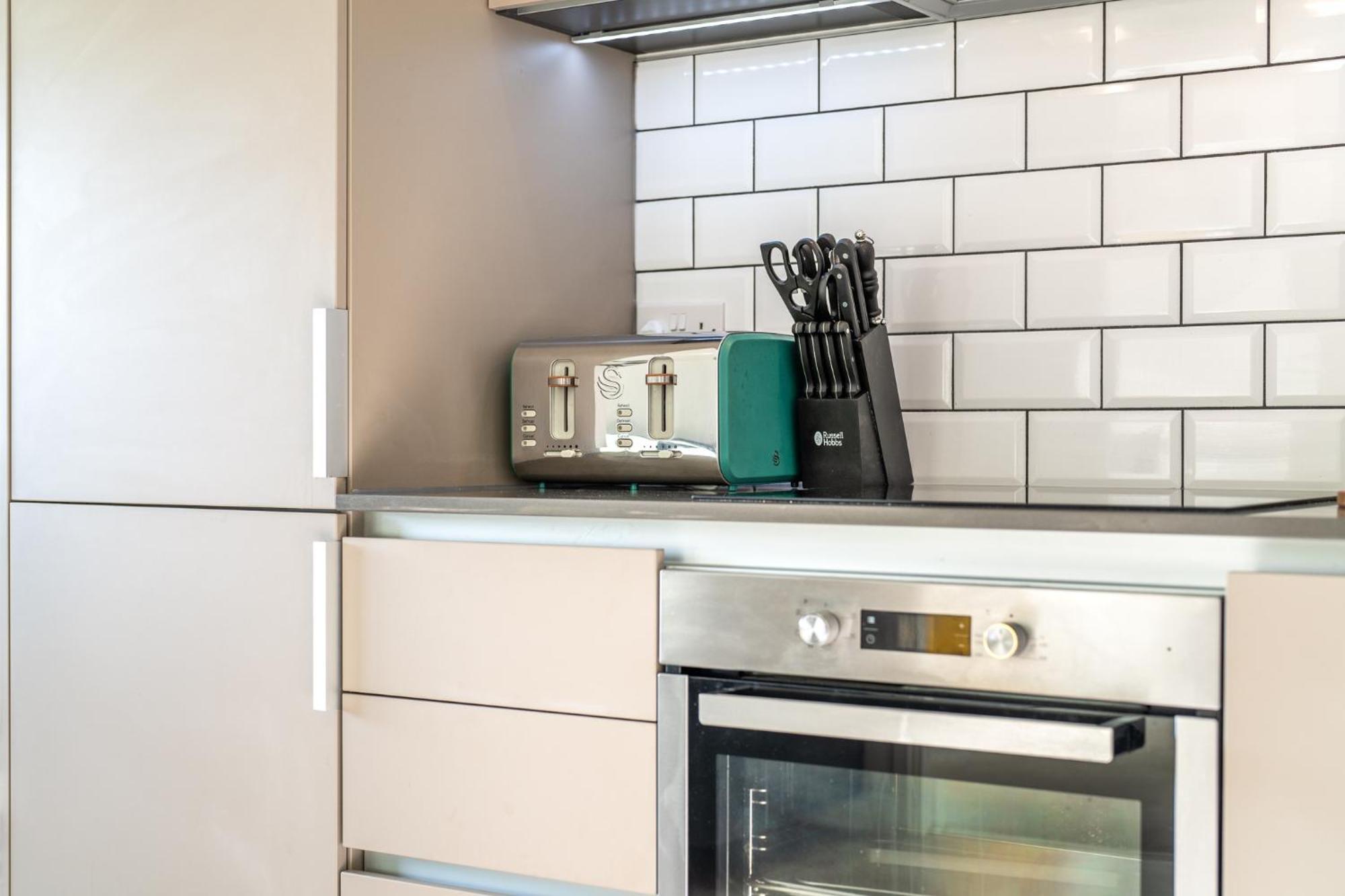 Luxury 1 Bedroom Serviced Apartment With Roof Terrace & Gym Stevenage Exteriér fotografie
