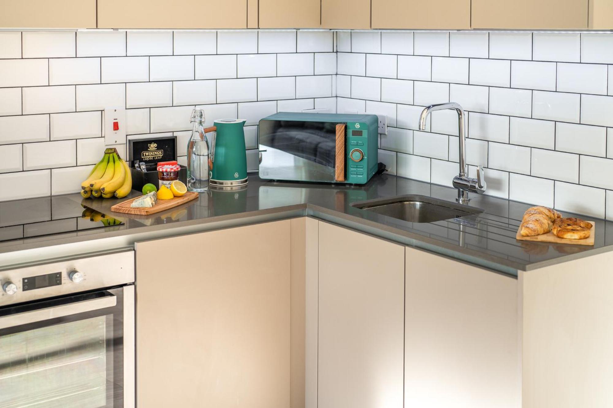 Luxury 1 Bedroom Serviced Apartment With Roof Terrace & Gym Stevenage Exteriér fotografie