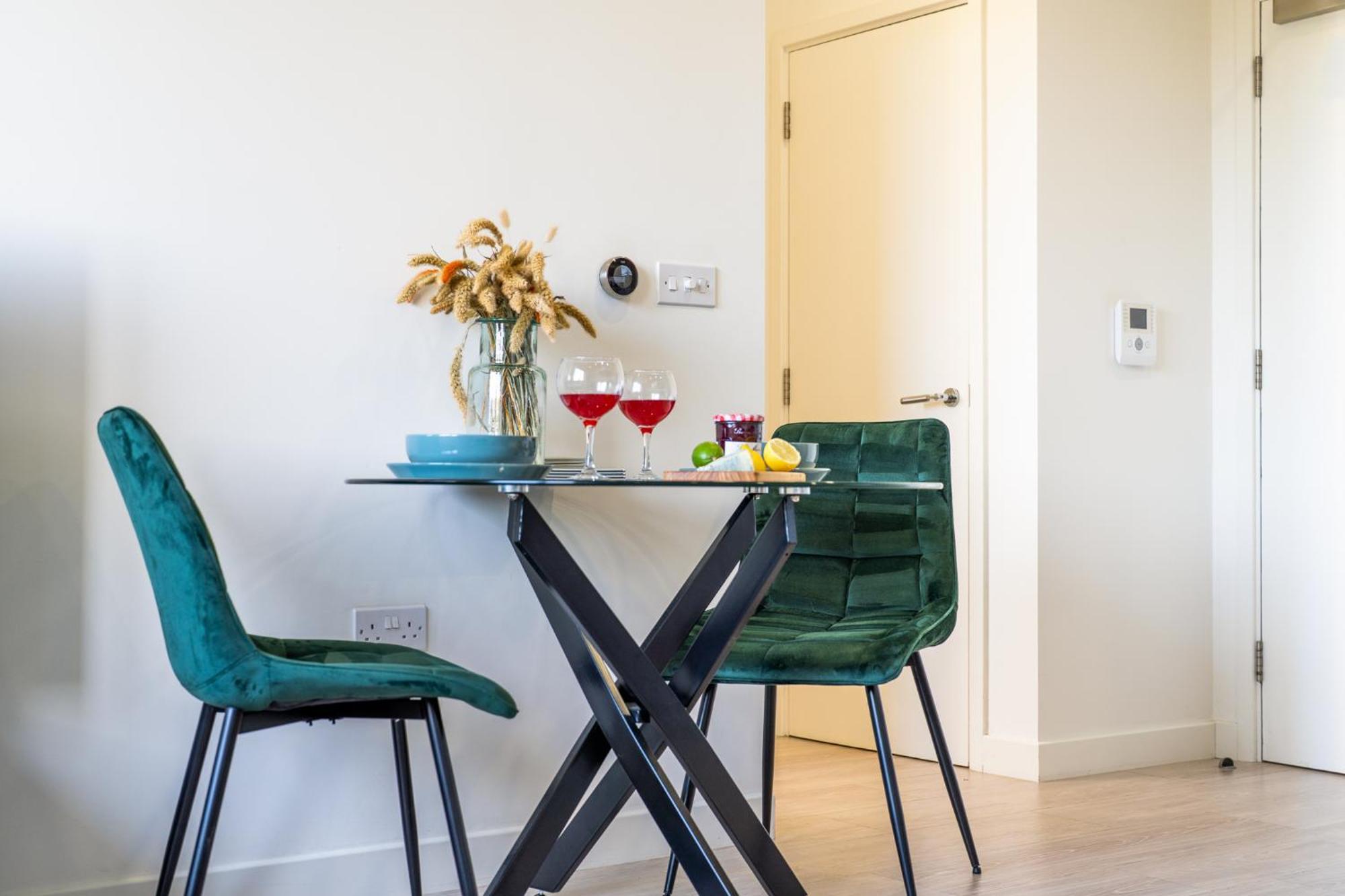 Luxury 1 Bedroom Serviced Apartment With Roof Terrace & Gym Stevenage Exteriér fotografie