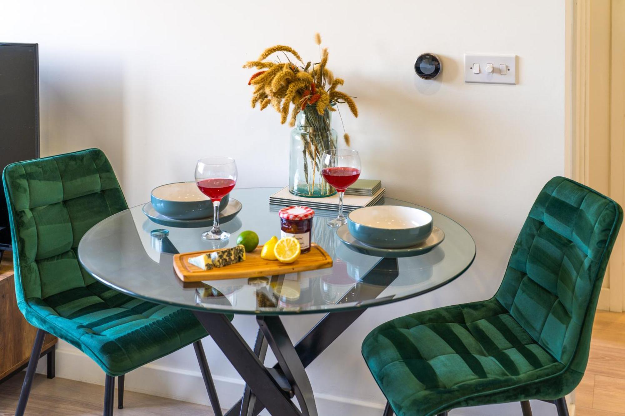 Luxury 1 Bedroom Serviced Apartment With Roof Terrace & Gym Stevenage Exteriér fotografie