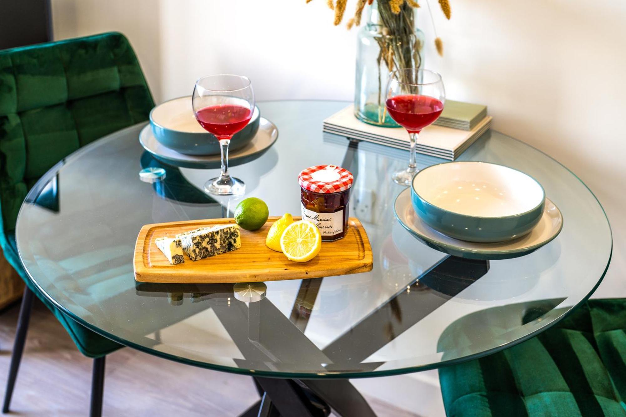 Luxury 1 Bedroom Serviced Apartment With Roof Terrace & Gym Stevenage Exteriér fotografie