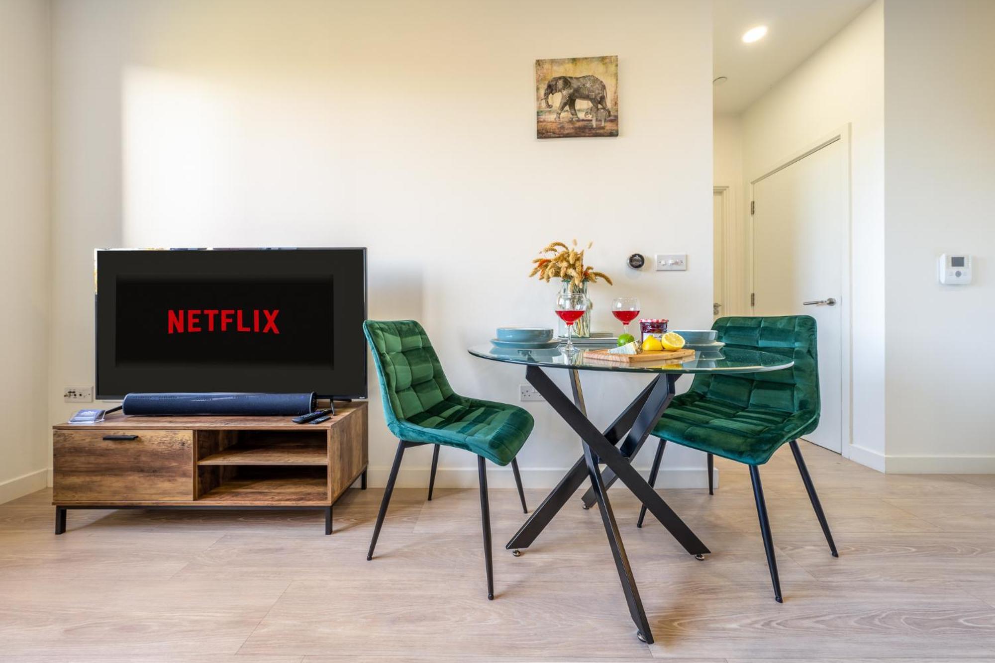 Luxury 1 Bedroom Serviced Apartment With Roof Terrace & Gym Stevenage Exteriér fotografie